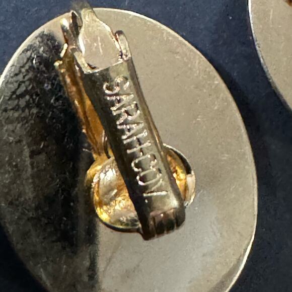 Vintage Sarah Coventry Intalio Cut Midnight Cameo  Profile Clip On Earrings - Picture 3 of 4